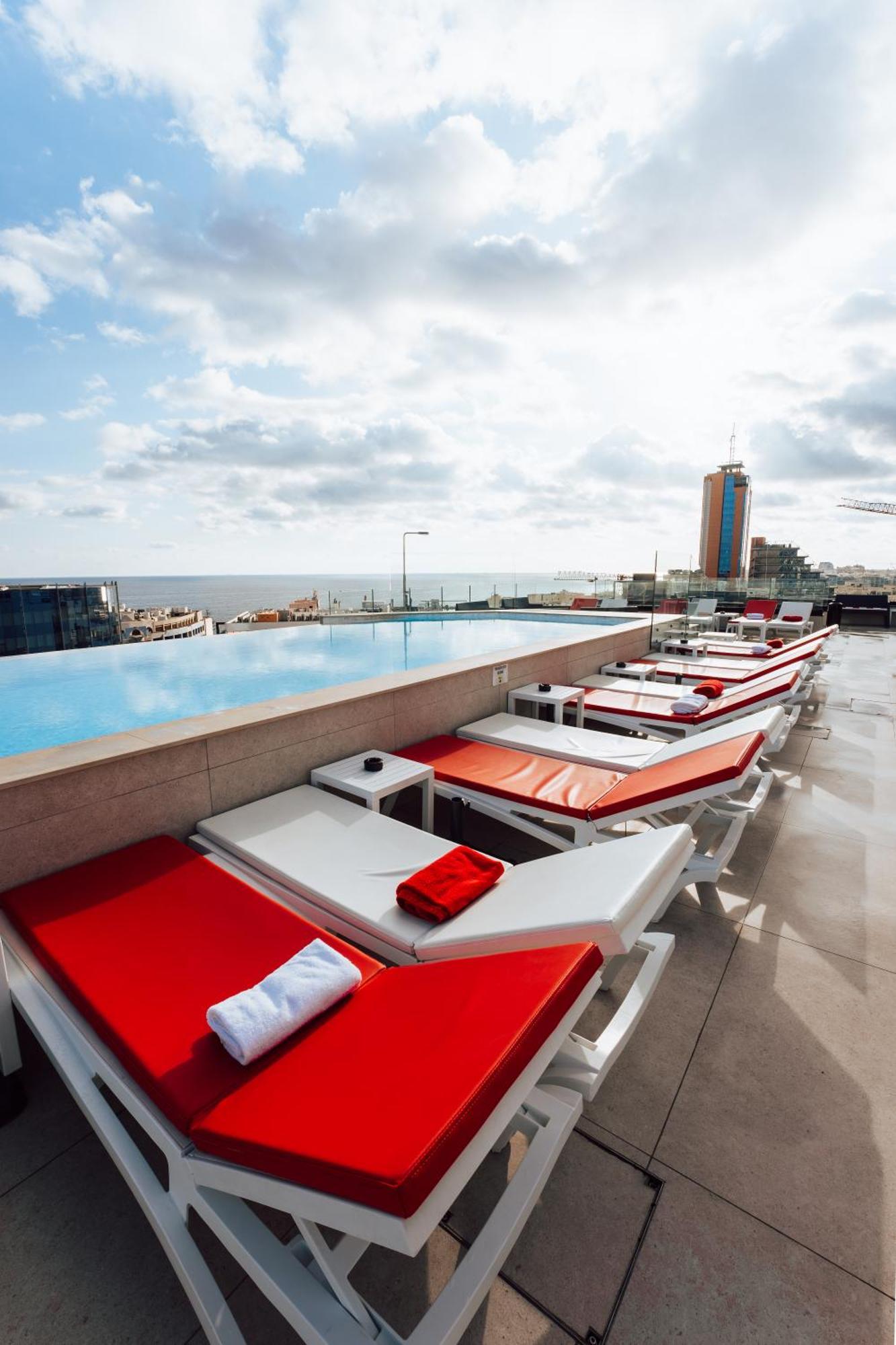 So Adults Only Hotell 3*