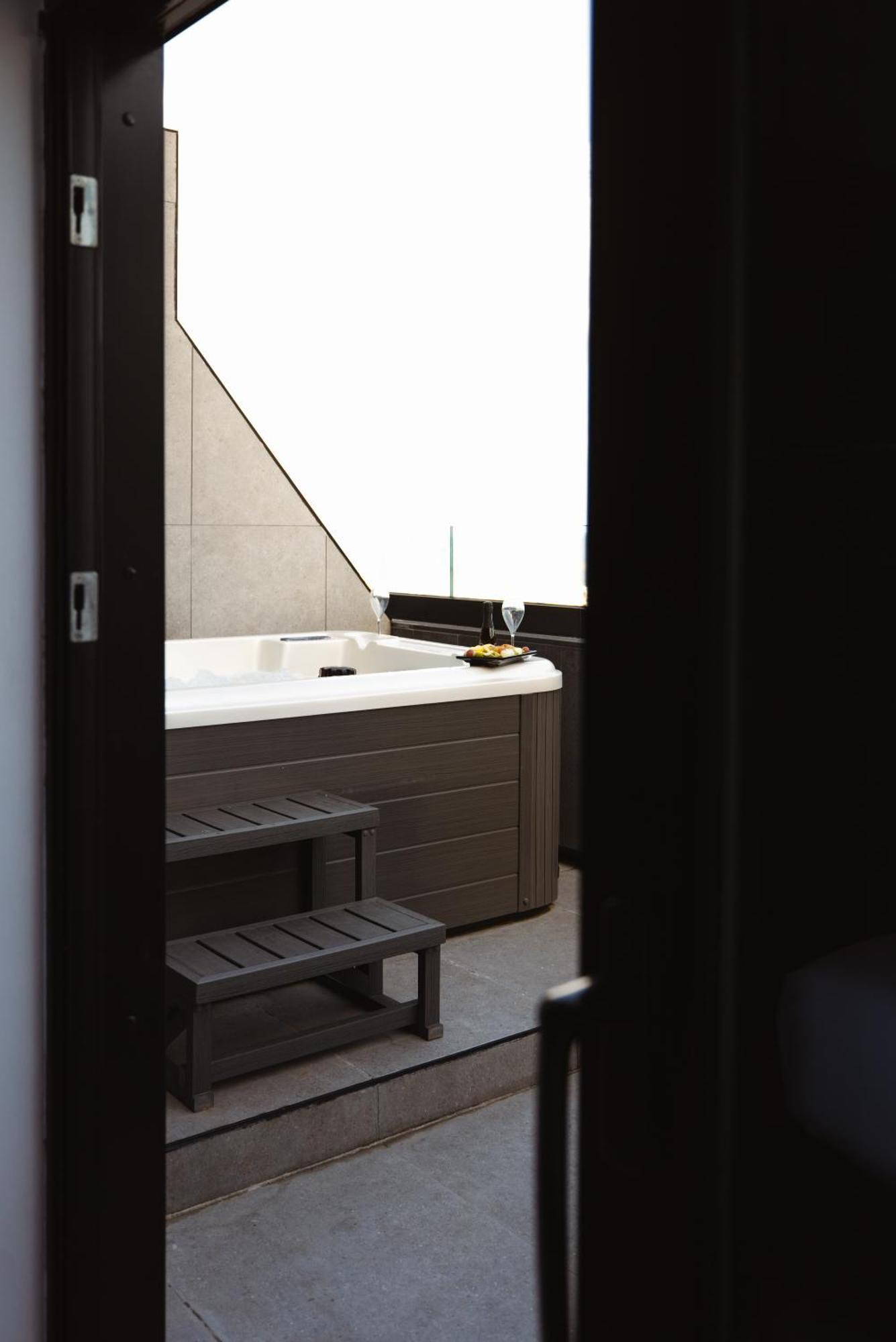 So Adults Only Hotel 3*