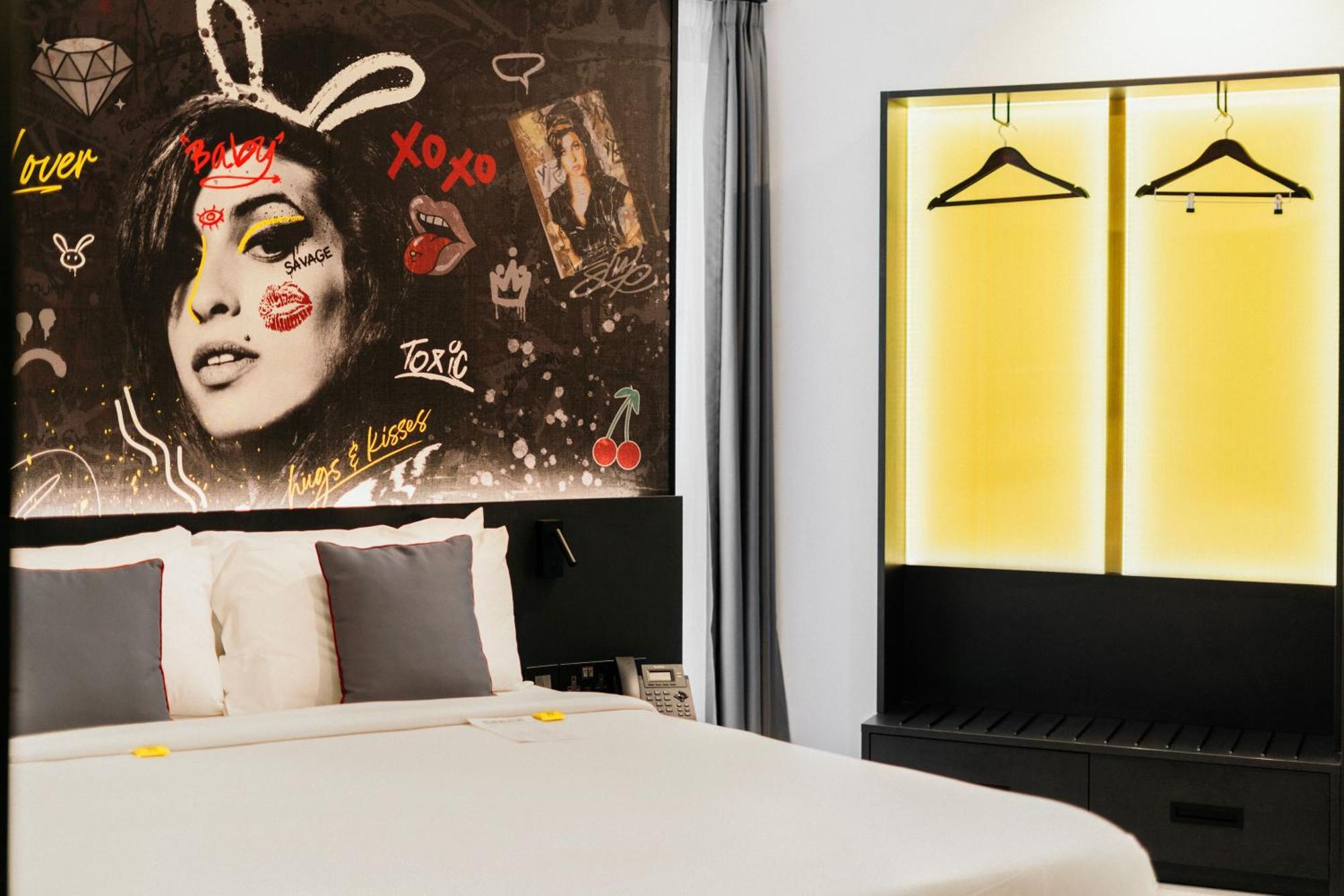 So Adults Only 3* San Ġiljan
